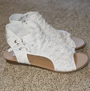 Sz 9.5 super cute sandals